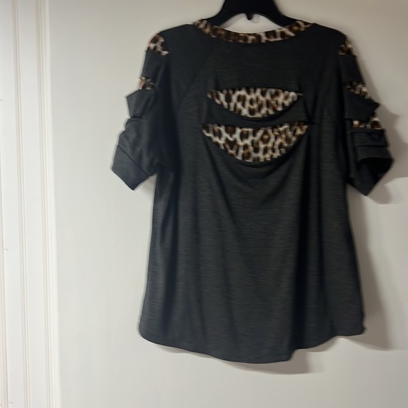 Leopard Cozy Shirt - Picture 4 of 4
